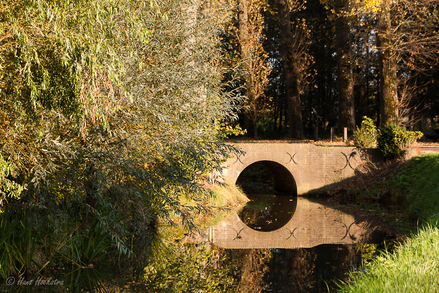 Reflecties van het bruggetje