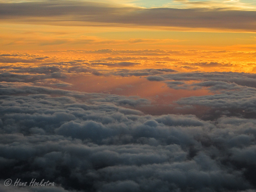 Zonsopkomst boven de wolken